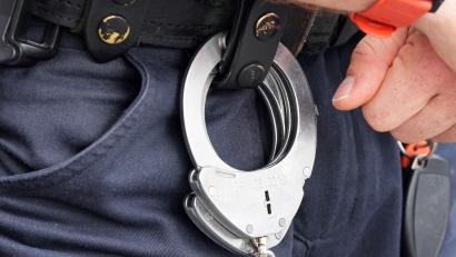 Symbolbild: Soeren Stache/dpa
Die Regensburger Polizei verhaftete zwei Brüder. Sie sollen für eine Vielzahl von Delikten verantwortlich sein