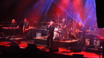 Bild: stg
Markus Engelstädter unternahm mit seiner Band und dem siebenköpfigen Streicherensemble am Sonntagabend eine musikalische Zeitreise durch 50 Jahre Rock- und Popgeschichte