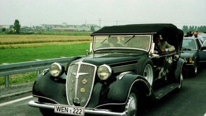 Bild: Alois Schröpf
Eine Fahrt im "Adler" mit den Ehrengästen eröffnet 1984 die Süd-Ost-Tangente offiziell.