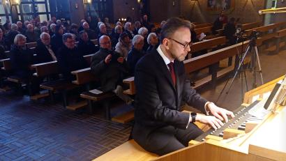 Bild: fpoz
Ronny Krippner beim Konzert an der Zeilhuber-Orgel in der Kirche St. Sebastian.