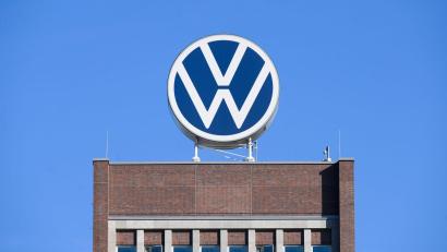 Bild: Julian Stratenschulte/dpa
VW will laut Betriebsrat mindestens drei Werke in Deutschland schließen.