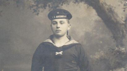 Bild: Sammlung Sepp Strobl
Der stolze Marinesoldat Georg Zach vor dem Ersten Weltkrieg.
