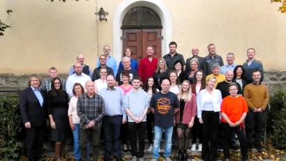 Bild: Wolfgang Sorgenfrei/exb
Irlbacher Blickpunkt Glas ehrt langjährige Mitarbeiter – gerade in Zeiten des Fachkräftemangels wichtige Stützen des Unternehmens.