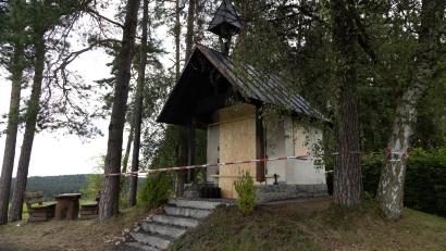 Archivbild: rw
Derzeit ist die zerstörte Kapelle im Gemeindeteil Höll eine Brandruine. In der Oktober-Sitzung des Gemeinderates von Pullenreuth erkundigte sich Stephan Ott nach dem aktuellen Sachstand und wie es dort weitergeht.