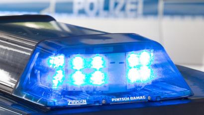 Symbolbild: dpa/Friso Gentsch
Bislang Unbekannte randalierten auf dem Gelände des VfB Rothenstadt.