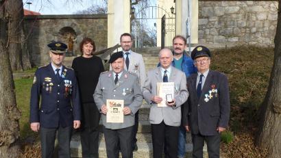 Bild: Siegfried Walter/exb
Die Krieger-, Soldaten- und Reservistenkameradschaft Hohenthan zeichnete Mitglieder aus. Von links: Kreisvorsitzender Wolfgang Danler, Martina Löw, Engelbert Träger, Jürgen Fischer, Erich Engelmann, Herbert Seer und Siegfried Walter.