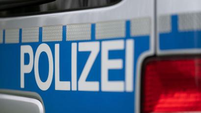 Symbolbild: Marijan Murat/dpa
Zwei Jugendliche verschaffen sich unerlaubt Zutritt zu einem Vereinsheim in Brudersdorf bei Nabburg.