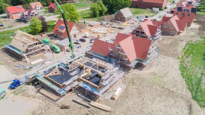 Symbolbild: Julian Stratenschulte/dpa
Ein Fehler einer Hausbaufirma beschäftigt aktuell das Landgericht in Weiden.