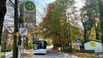 Bild: Gabi Schönberger
Hier, an der Ullersrichter Neubaustraße, fährt ab Sommer 2025 kein Bus mehr.