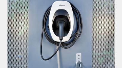 Bild: Ralph Wagner/ADAC/dpa
Der Testsieger ist die kompakte AC Max Basic von Delta für 199 Euro, die mit praktischen Features überzeugt.
