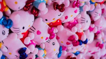 Bild: Rolf Vennenbernd/dpa
Hello Kitty sieht aus wie eine Katze, ihr Design ist aber so anpassungsfähig wie ein Chamäleon.