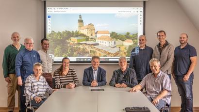 Bild: Michael Golinski/Stadt Amberg
Der Naturschutzbeirat nimmt für die elft Amtsperiode bis 2029 mit dem Vorsitzenden Bernhard Mitko (Mitte, sitzend) seine Arbeit auf.