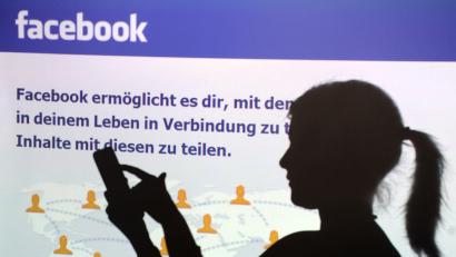 Symbolbild: Armin Weigel/dpa
Eine zweifache Mutter aus Amberg musste sich nach einem Facebook-Post über den Vater ihrer Kinder vor Gericht verantworten. Die Anklage lautete auf Vermeundung.