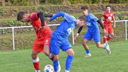Bild: Gebert
Kreisliga-2-Spitzenreiter TSV Waldershof (links Julian Schindler beim 1:0-Sieg gegen den TSV Thiersheim) empfängt am Sonntag den Tabellenzweiten SV Mitterteich II.