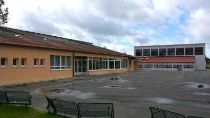 Archivbild: jr
Wenn alles wie geplant läuft, können an der Grundschule Bad Neualbenreuth (Bild) Anfang nächsten Jahres die Arbeiten für die Unterbringung des Kindercampus beginnen.