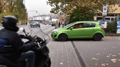 Bild: Stephan Huber
Die Verkehrssituation an der Ausfahrt der Firma Action zum Kaiser-Ludwig-Ring in Amberg ist gefährlich.
