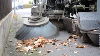 Symbolbild: Gabi Schönberger
Normalerweise kümmert sich der Städtische Bauhof um die Straßenreinigung in Weiden. Zur Zeit kann das aber wegen Krankheitsfällen ausfallen.