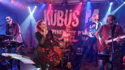 Bild: Kunz
"Kubus M" aus Regensburg sorgen auf der "Halloween-Stage" im "Kulturbahnhof" in Weiden für Stimmung.