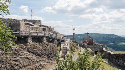 Archivbild: Lukas Meister
Von der Burg Waldeck aus wurde über Jahrhunderte das Kemnather Land regiert. Seit über 40 Jahren baut der Heimat- und Kulturverein Waldeck die Burg so wieder auf, dass erkennbar ist, wo früher Gebäude und Türme standen.