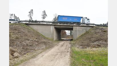 Bild: Petra Hartl
Bei der Unterführung „Wolfsgrube“ an der B 85 ist wegen ihres maroden Zustandes ein Neubau fällig. Abgerissen wird sie erst im Frühjahr 2025.