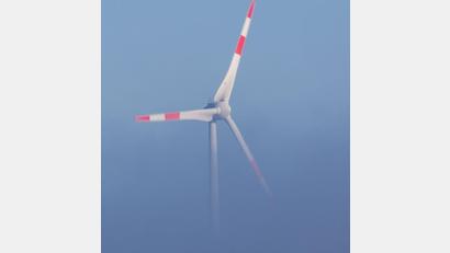 Symbolbild: Jens Büttner/dpa
Auf ein knappes Drittel des vom Planungsverbands Oberpfalz Nord ausgewiesenen Areals für Windkraft hat sich der Gemeinderat Ebnath geeinigt. Bürgermeister Wolfgang Söllner weiß um die Tragweite des Themas.