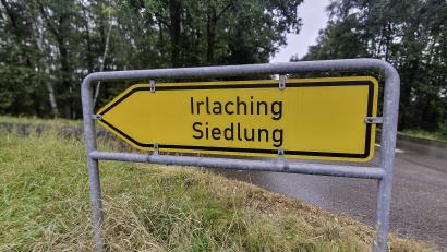 Bild: Hösamer
Für Irlaching-Siedlung sind Baugenehmigungen und positive Vorbescheide erlassen, die die Regierung als rechtswidrig einstuft.