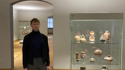 Bild: dus
Johannes Listewnik leitet seit Oktober das Internationale Keramik-Museum. Mit neuen Ideen sollen mehr Besucher, auch jüngere, angesprochen werden. Aktuell werden die Räume umgestaltet.