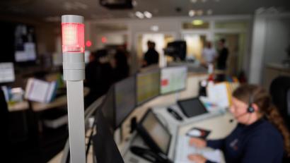 Symbolbild: Matthias Balk/dpa
Das Gesetz zum Betrieb der Integrierten Leitstellen (ILS) in Bayern wird novelliert.