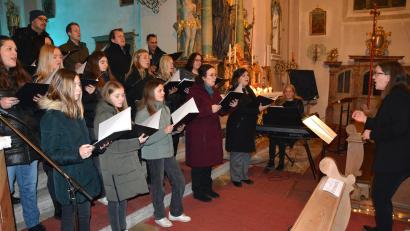 Bild: jr
Ein wunderbares Konzert gab der Leonberger Chor „Grazie A Dio“ in der Pfarrkirche, unter der Leitung von Michaela Burger.