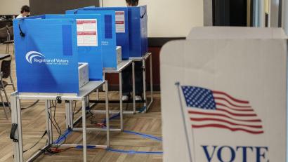 Bild: Michael Ho Wai Lee/SOPA Images via ZUMA Press Wire/dpa
Die Wahllokale in allen US-Bundesstaaten haben geschlossen.