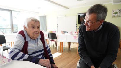 Bild: kaz
Mit ihrem Sohn Franz Meixner blickt Therese Meixner auf ihren Lebensweg zurück.