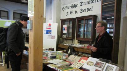 Bild: aks
Die Regionalbuchmesse Oberpfalz ist auch ein Spiegel der regionalen Verlagslandschaft, hier ein Bild der Vor-Corona-Auflage 2019.