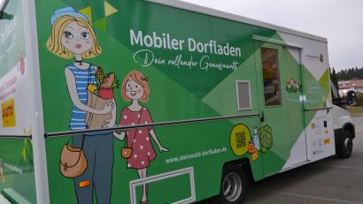 Bild: tss
Der neue Mobile Dorfladen der Steinwald-Allianz ist seit Dienstag, 5. November, offiziell in Betrieb.