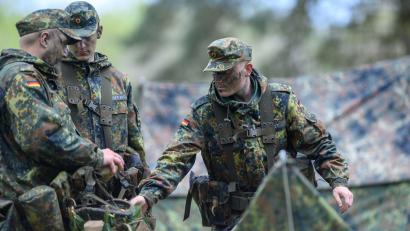 Bild: Klaus-Dietmar Gabbert/dpa-Zentralbild/ZB
Das Bundeskabinett hat gesetzlichen Änderungen für die Einführung eines neuen Wehrdienstes in Deutschland zugestimmt.