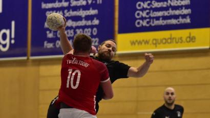 Bild: ham
Benedikt Fuchs (am Ball) und die HSG Nabburg/Schwarzenfeld empfangen den Spitzenreiter.