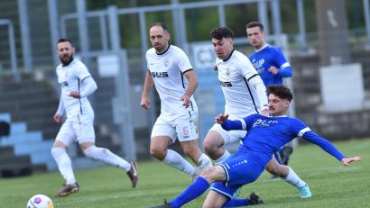 Bild: A. Schwarzmeier
Josef Rodler beim Torschuss: Der Stürmer der SpVgg SV Weiden kehrt in den Bayernliga-Kader zurück..