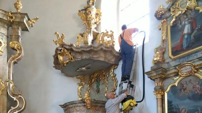 Bild: sei
In jedem Frühjahr wird die Kirche meistens von Vorstandsmitgliedern gründlich gereinigt und geputzt.