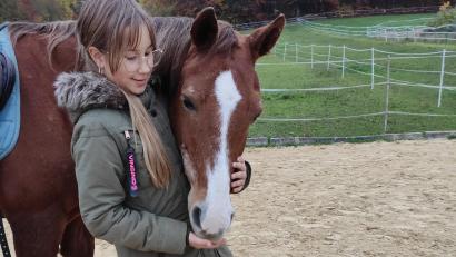 Bild: Benjamin Hiltl
Reiten mit der Stute Gawina gehört für Sophia zu den freien Zeiten nach dem Schulunterricht.
