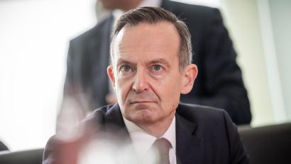 Archivbild: Michael Kappeler/dpa
Volker Wissing ist aus der FDP ausgetreten, möchte aber Bundesverkehrsminister bleiben.