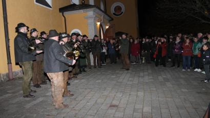 Bild: pi
Die Grenzland-Jagdhornbläser um Eduard Forster begeistern beim öffentlichen Standkonzert.