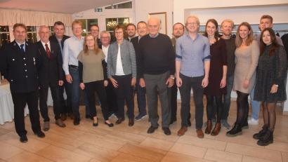 Bild: fz
Familie und viele Gratulanten feierten mit Hans Koller (vorne Mitte) dessen 90. Geburtstag