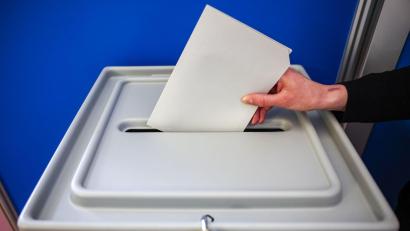 Symbolbild: Jan Woitas/dpa
Am Sonntag, 24. November, wird in Eslarn über die Änderung eines Straßennamens abgestimmt.