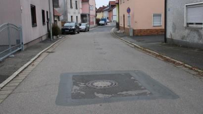 Bild: prh
Lediglich in der Dorfstraße in Schönkirch wird die Kanalisation neu gebaut. Für das restliche Kanalnetz der Entwässerungsanlagen Plößberg und Liebenstein/Stein wird nach dem Sanierungskonzept das "Inliner-Verfahren" Anwendung finden.