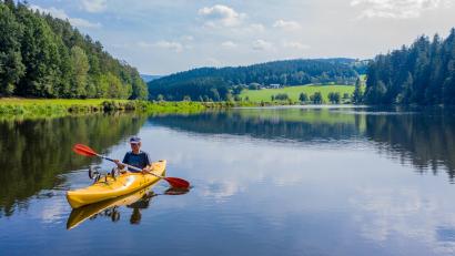 Bild: Alois Kernbichl/exb
Harald Dobler erkundete die vom Fluss Regen verbundenen Seen Höllensteinsee und Blaibacher See.