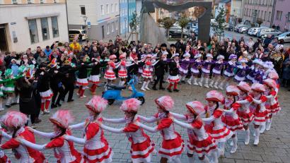 Archivbild: do
Fröhlichkeit ist Trumpf. Die Eschenbacher Faschingsgesellschaft lädt die Bevölkerung zum Faschingsauftakt am Samstag in die Altstadt ein.
