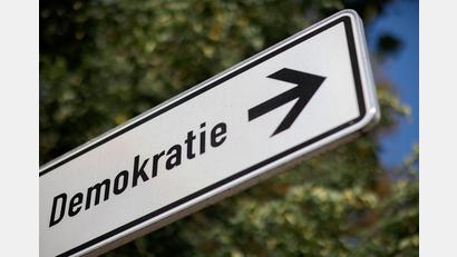 Symbolbild: Jan Woitas/dpa
Zusammen mit dem Verein „Mehr Demokratie“ veranstalten die Mitglieder der „Falschen Farm“ am Samstag einen Workshoptag mit dem Titel „Wieder miteinander reden“.