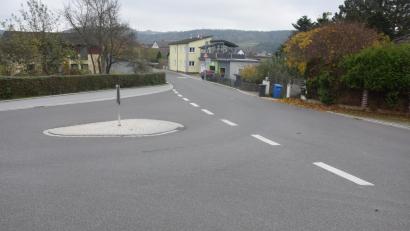 Bild: fz
Der Stachus vorne, die Pirker Straße in Trebsau. Welchem Ausbaurecht unterliegt sie nun? Und was hat das für finanzielle Folgen?