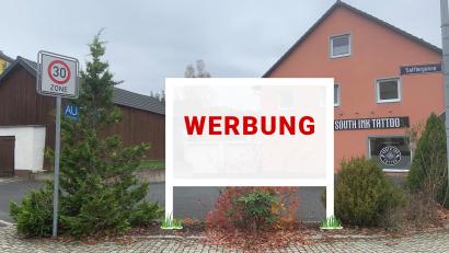 Bildmontage: Stefanie Roth/Laura Fröhler
So in der Art könnte das Werbeplakat an der Neuen Amberger Straße in Grafenwöhr aussehen, wenn das Landratsamt zustimmt. Die Tafel wird nachts beleuchtet sein.