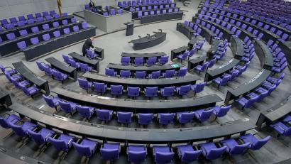 Archivbild: Kay Nietfeld/dpa
Einer aktuellen Umfrage zufolge gibt es bei den Zustimmungswerten der Parteien derzeit kaum Veränderungen.
