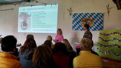 Bild: nib
Verena Ries und Max Lehner berichteten über die Fortschritte ihres Schulprojekts in Tansania